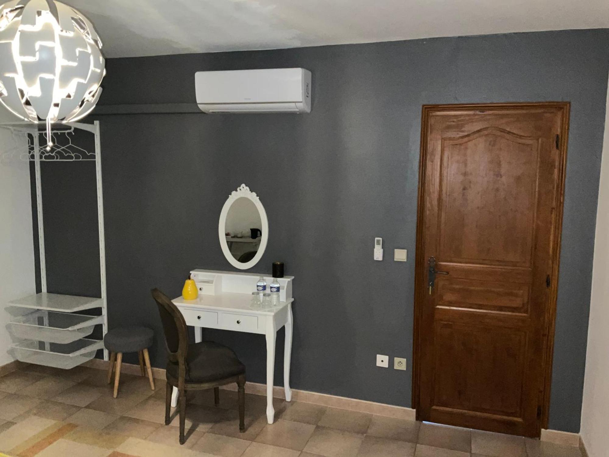 Number9 - Now With Air Conditioned Rooms Carlipa Exterior photo