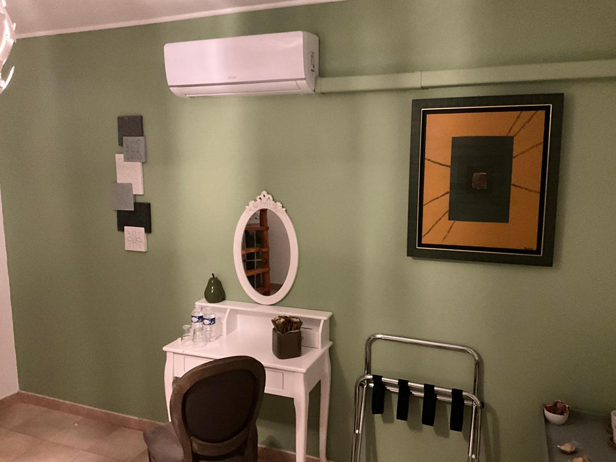 Number9 - Now With Air Conditioned Rooms Carlipa Exterior photo