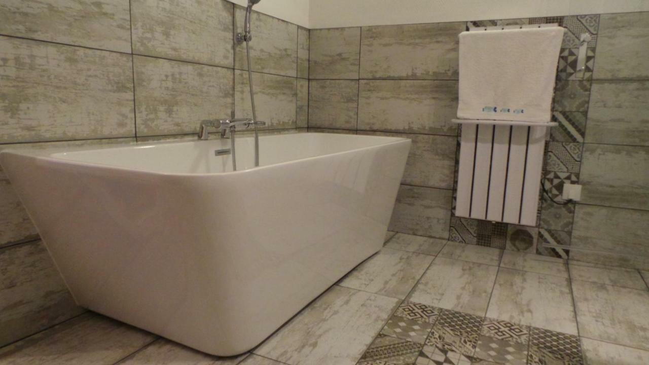 Number9 - Now With Air Conditioned Rooms Carlipa Exterior photo